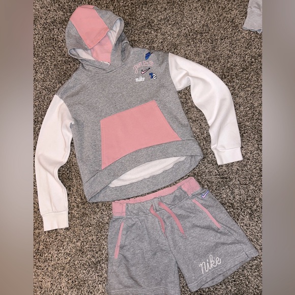 Nike girls Hoodie and shorts matching outfit, Size Large - Picture 2 of 16